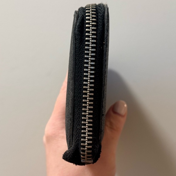 Authentic Louis Vuitton - Damier Graphite Zippy Wallet - Picture 3 of 16